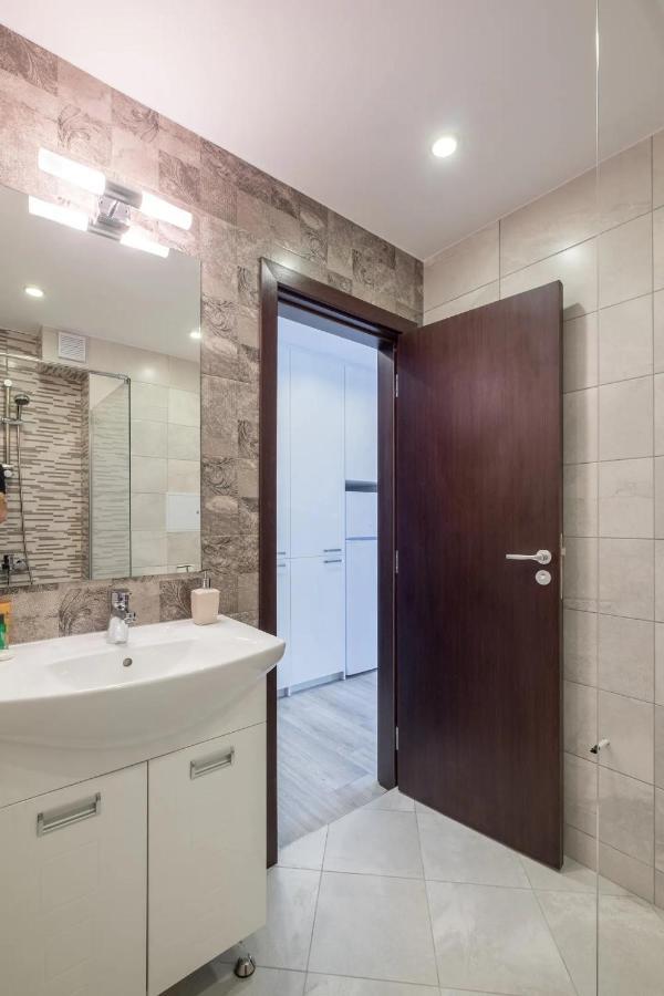סופיה Quiet & Airy Modern Apt. Top Centre Free Parking מראה חיצוני תמונה