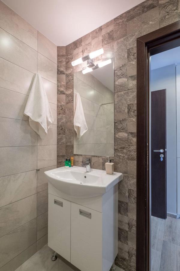 סופיה Quiet & Airy Modern Apt. Top Centre Free Parking מראה חיצוני תמונה