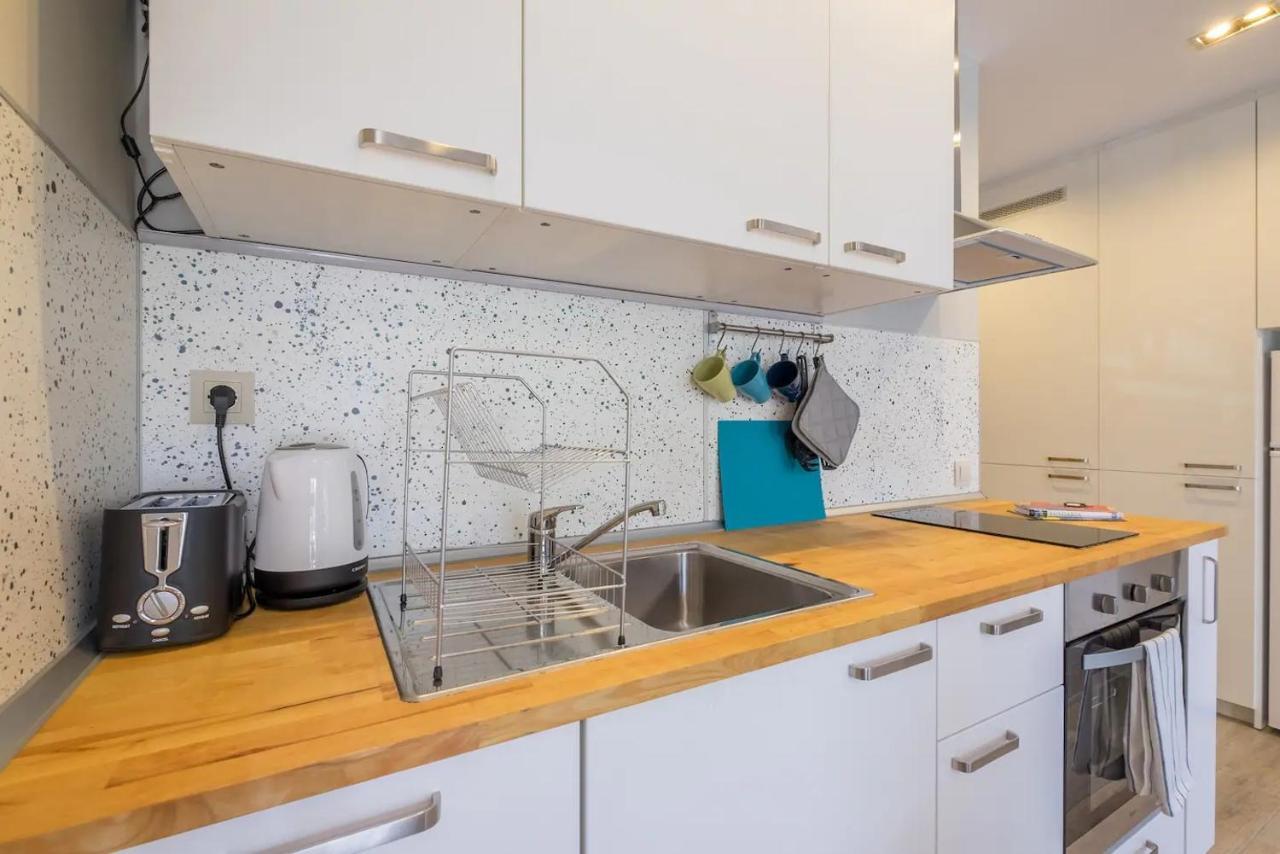 סופיה Quiet & Airy Modern Apt. Top Centre Free Parking מראה חיצוני תמונה